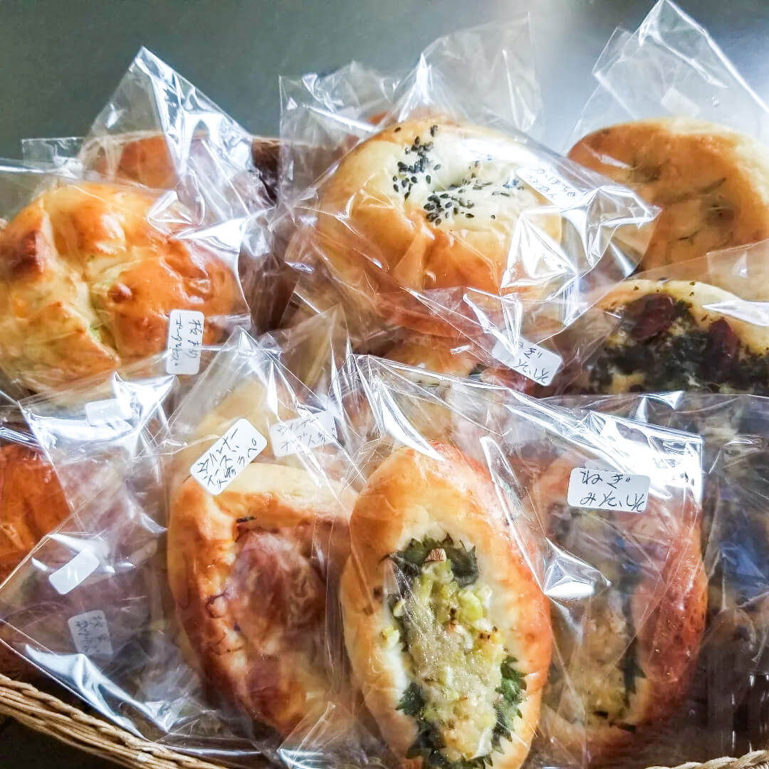 地元の実りを包んだパン