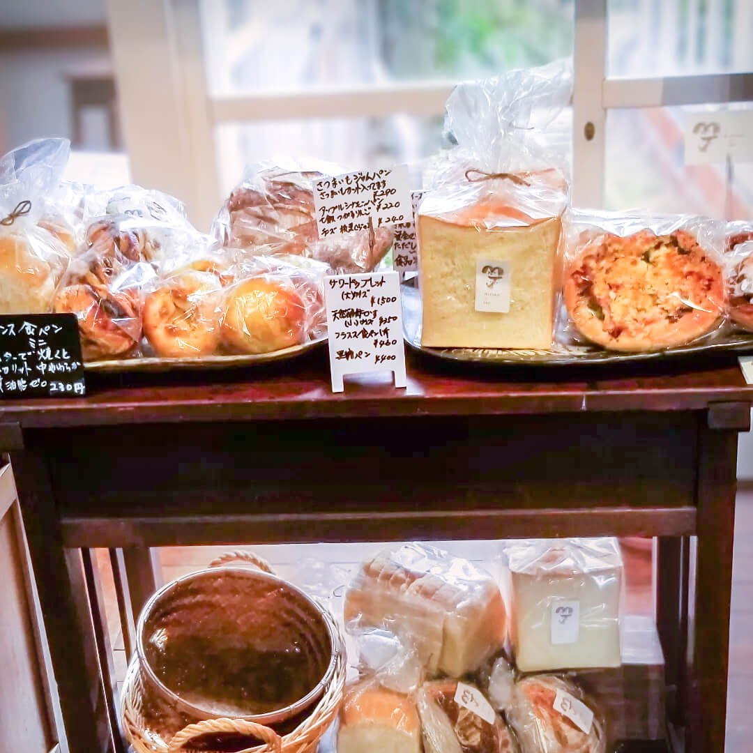 はこだて工芸舎の陳列風景